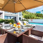 Alex,pool And Ocean View