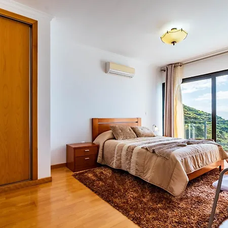 Alex,pool And Ocean View