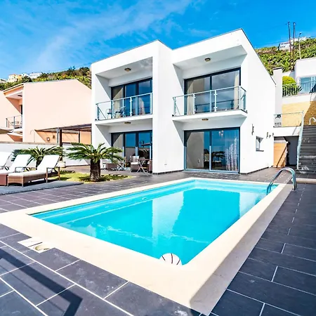 Alex,pool And Ocean View