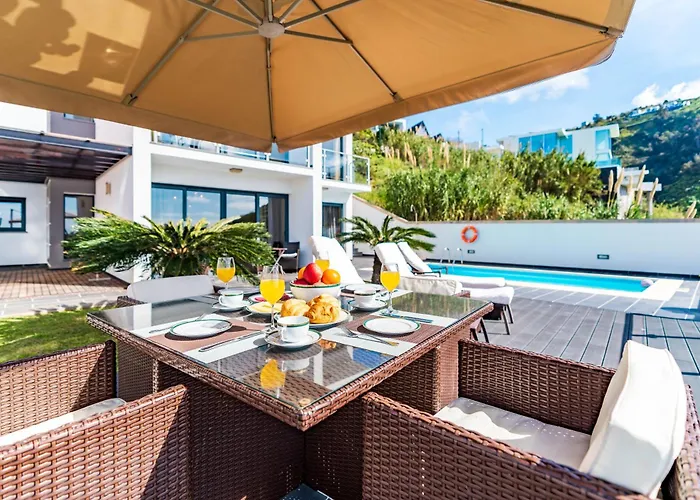 Alex,pool And Ocean View