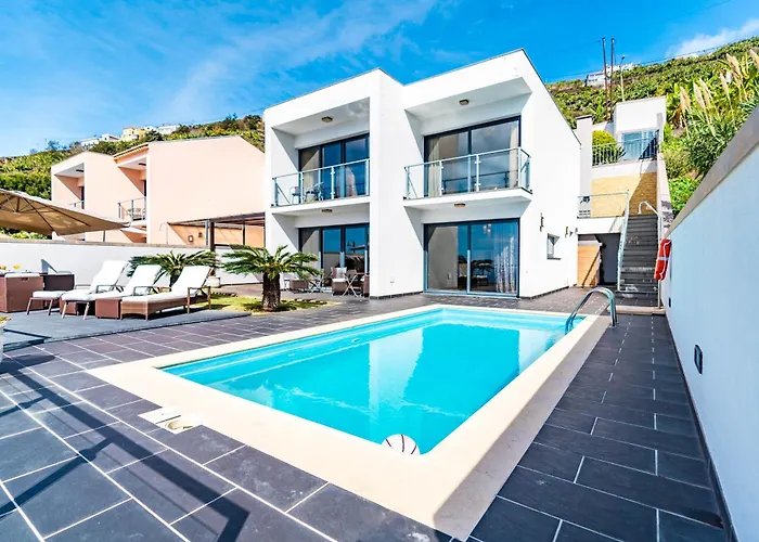 Alex,pool And Ocean View